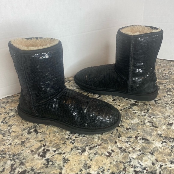 UGG CLASSIC SHORT SPARKLE SEQUINS WINTER BOOT BLACK 6 - Picture 6 of 10